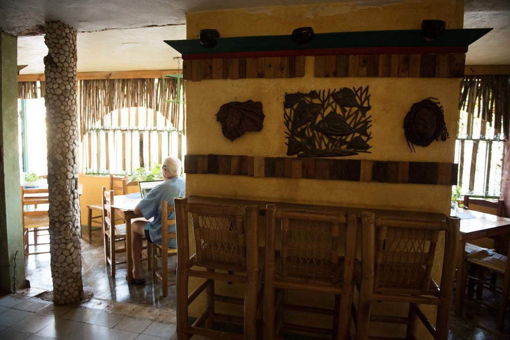 Hostal Dona Chava Pedernales Luaran gambar