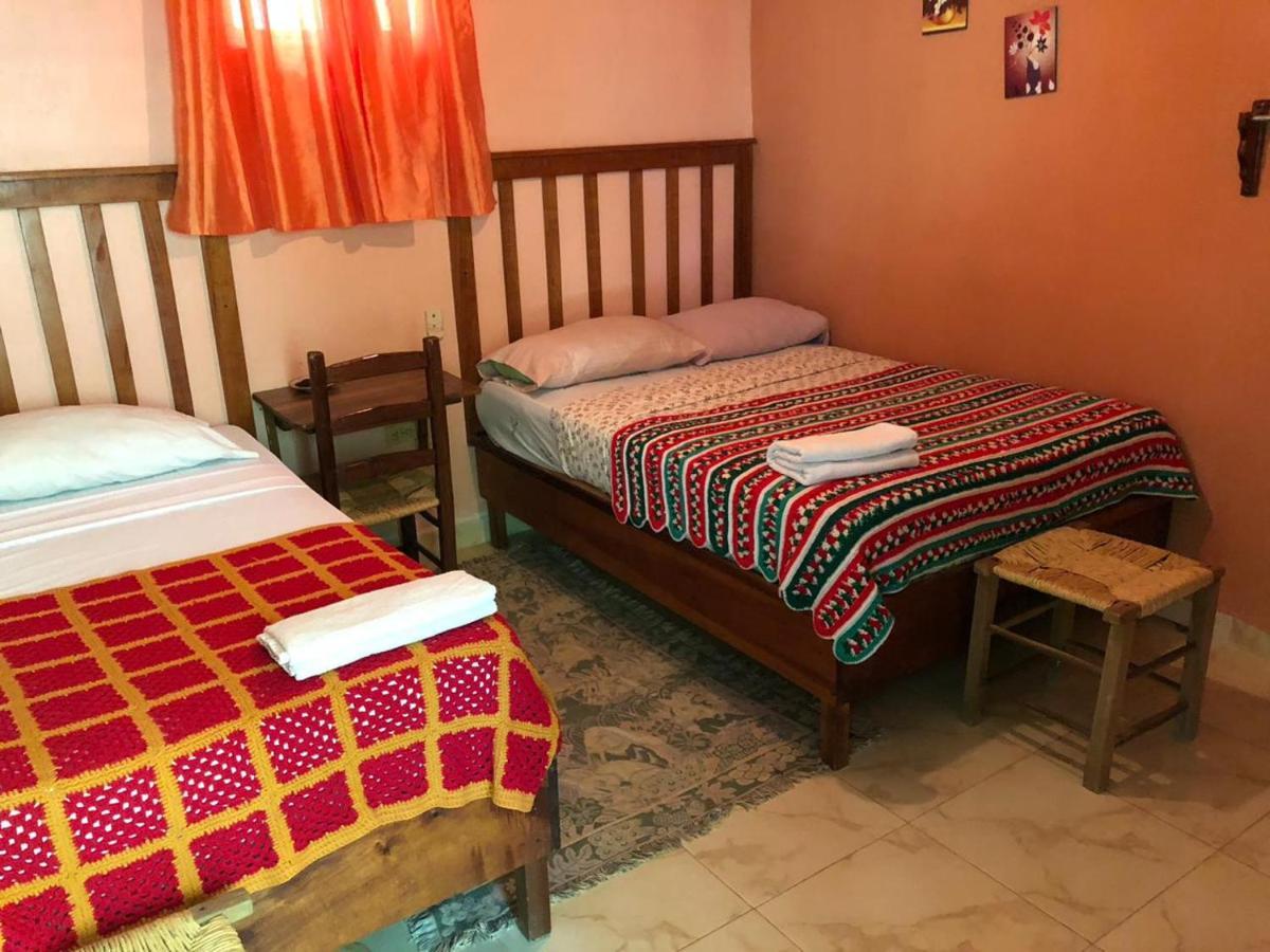 Hostal Dona Chava Pedernales Luaran gambar