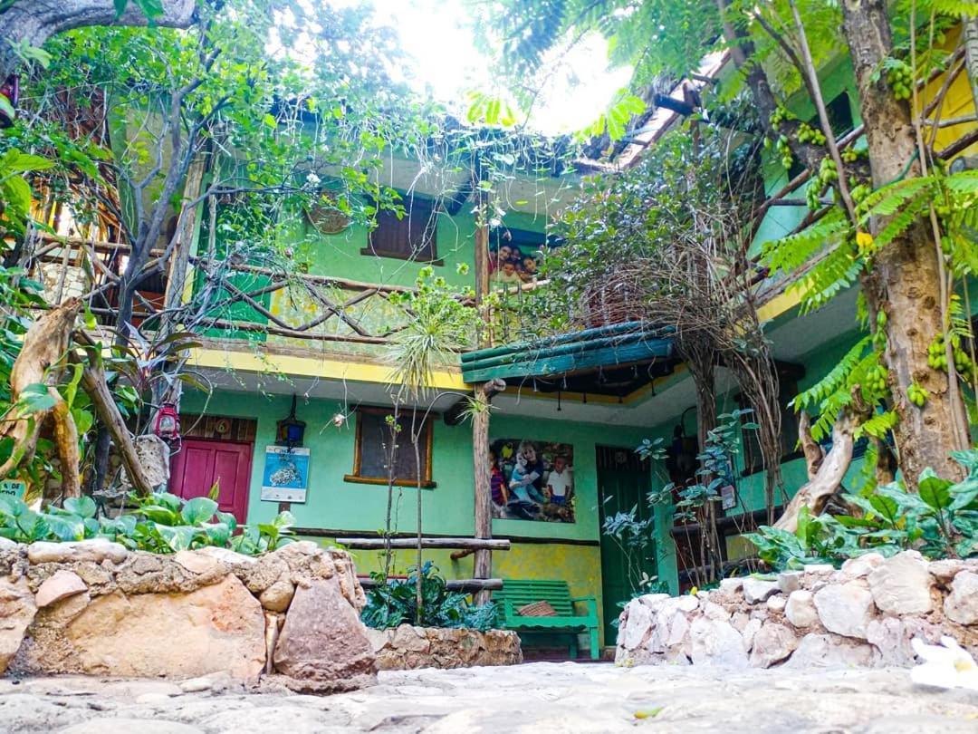 Hostal Dona Chava Pedernales Luaran gambar